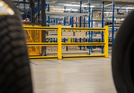 Heftruckschade aan magazijnstellingen? Zo voorkomt u dat het opnieuw gebeurt
