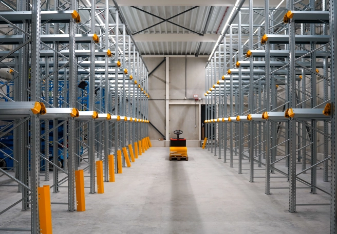 Drive-in stellingen: compacte opslag voor grote volumes