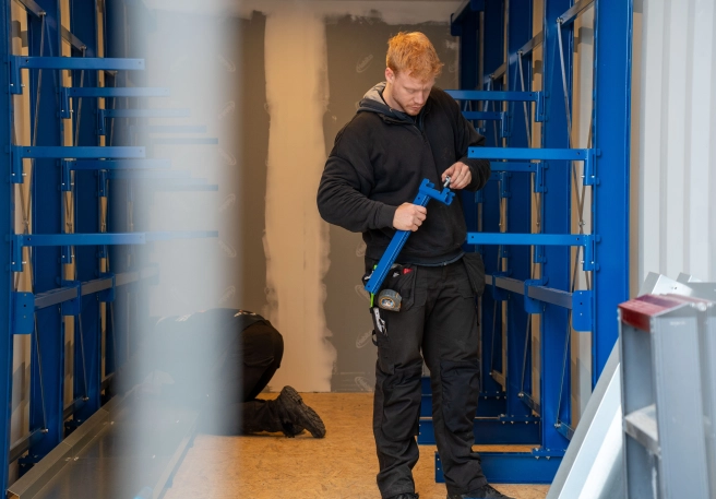 Installatie van legbord- en draagarmstellingen